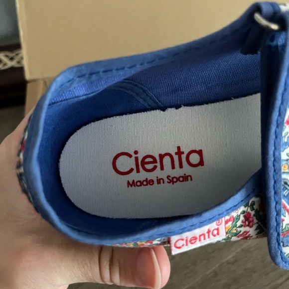 Girls Cienta Blue Floral Canvas Shoes - Picture 4 of 6